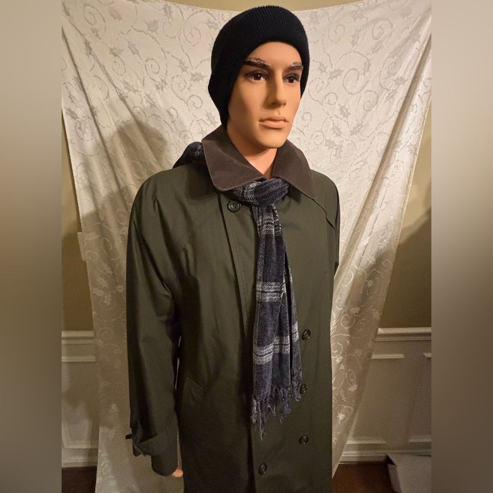 Twenty Degrees 100% Rayon Gray, White and Black Plaid Scarf With Fringe (Good)
